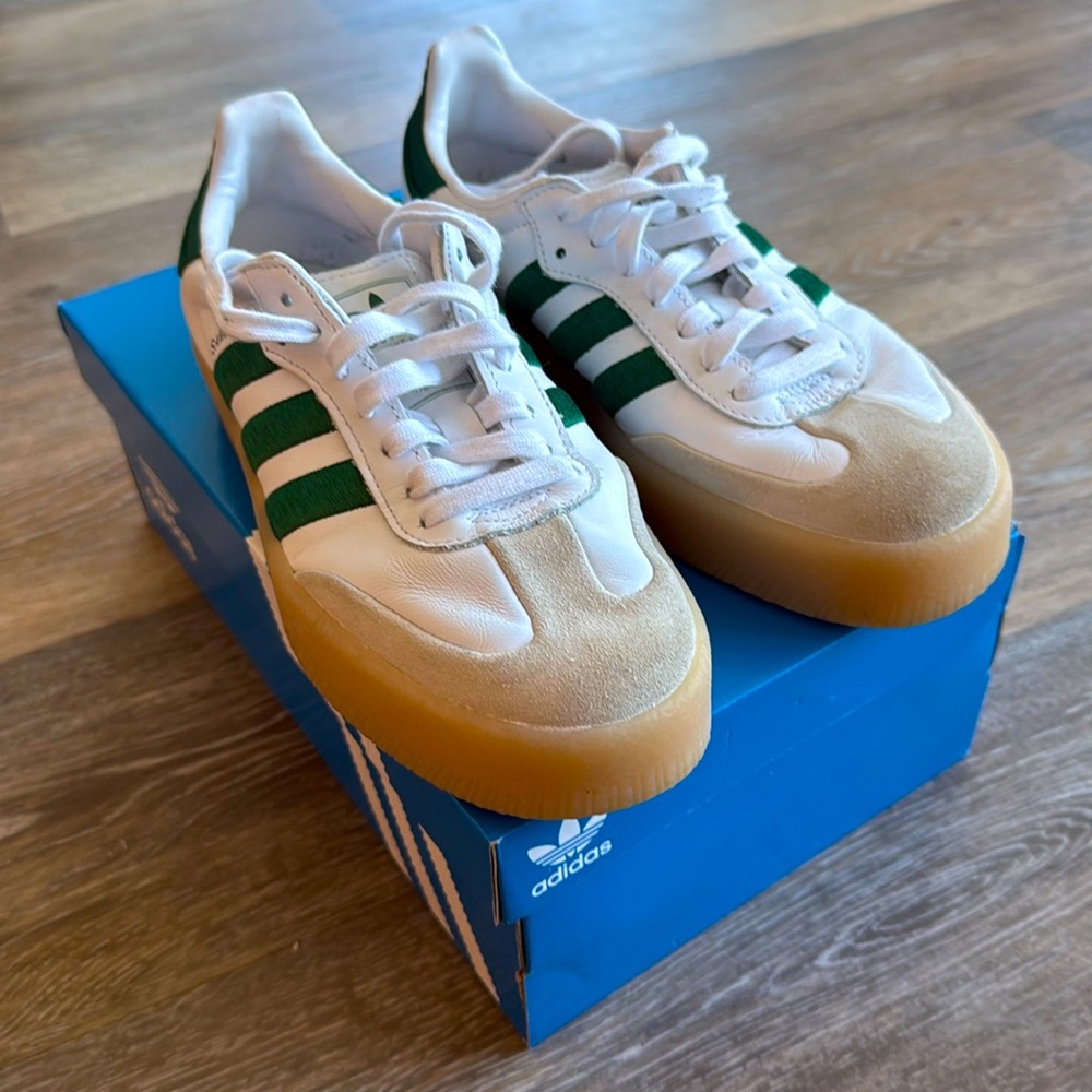 Adidas Sambae Green Stripes, sz 7 1/2. Great condition only worn twice